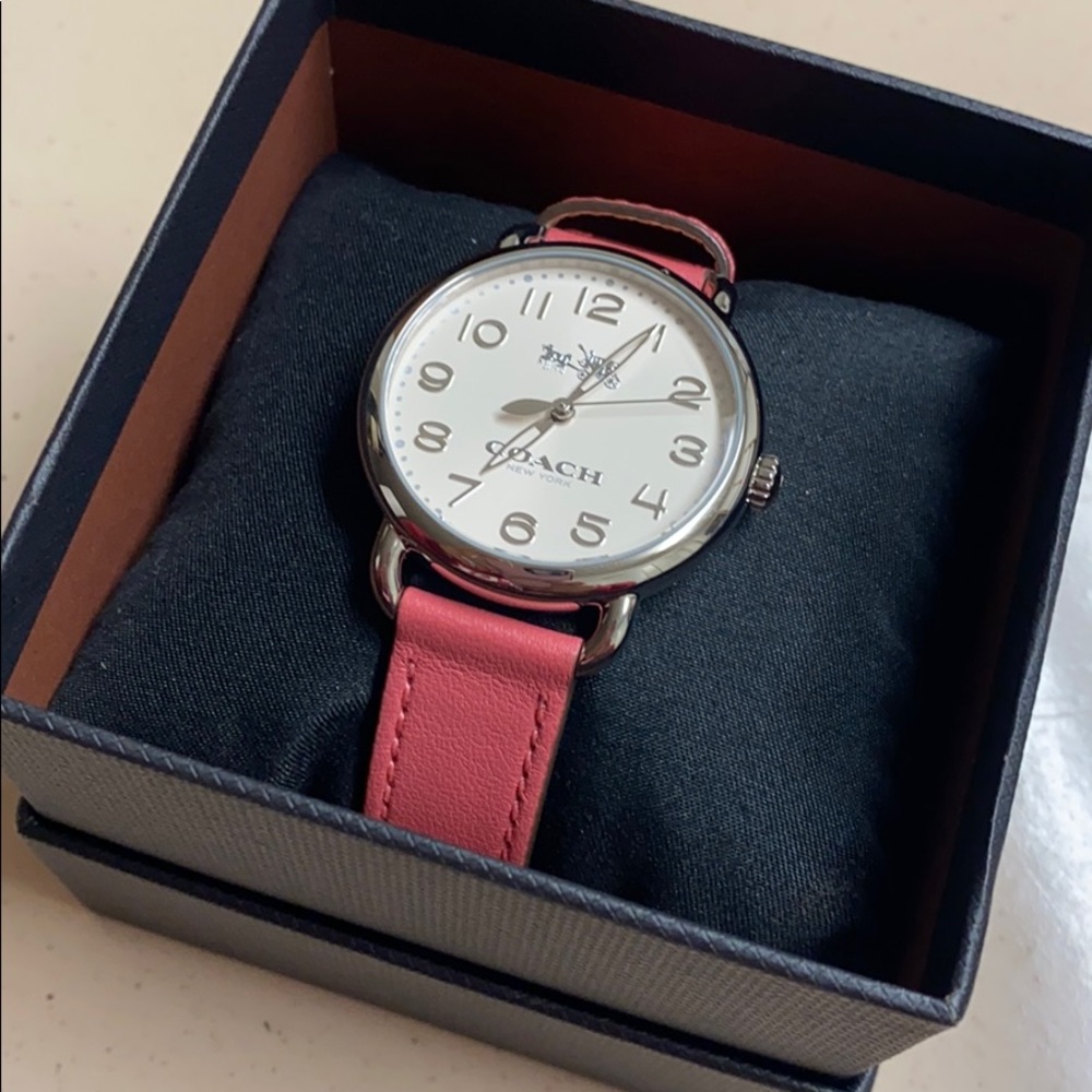 Coach watch- never worn 🔥